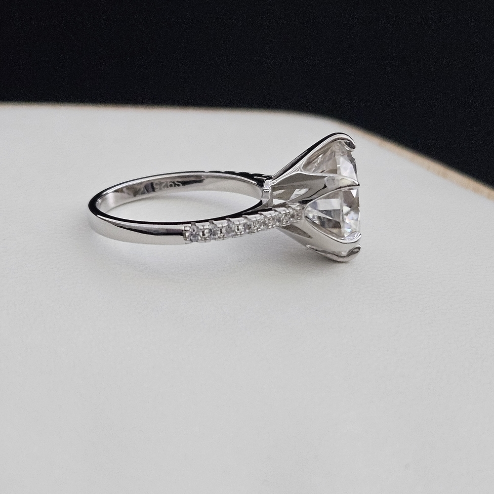 5ct Moissanite Ring with CZ - Picture 4 of 4